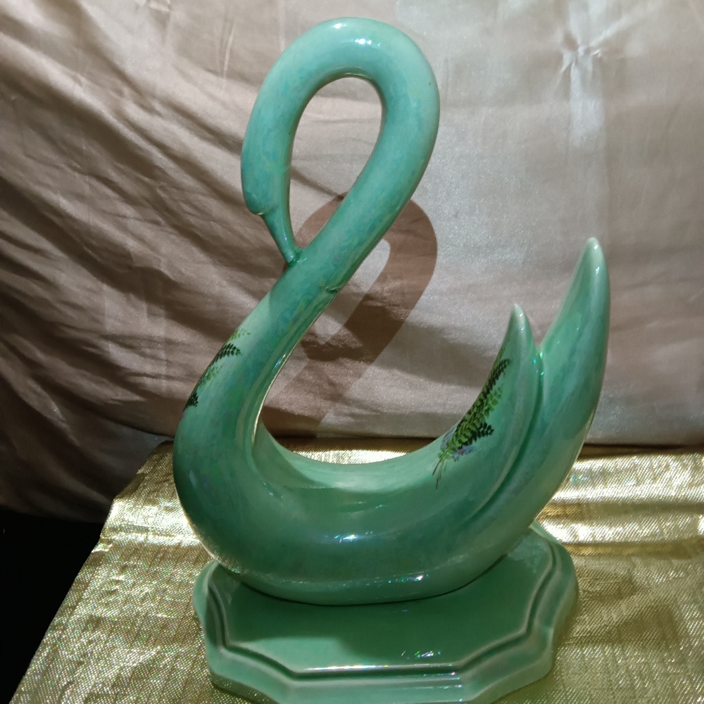 Iridescent green ceramic swan figurine - Picture 11 of 11